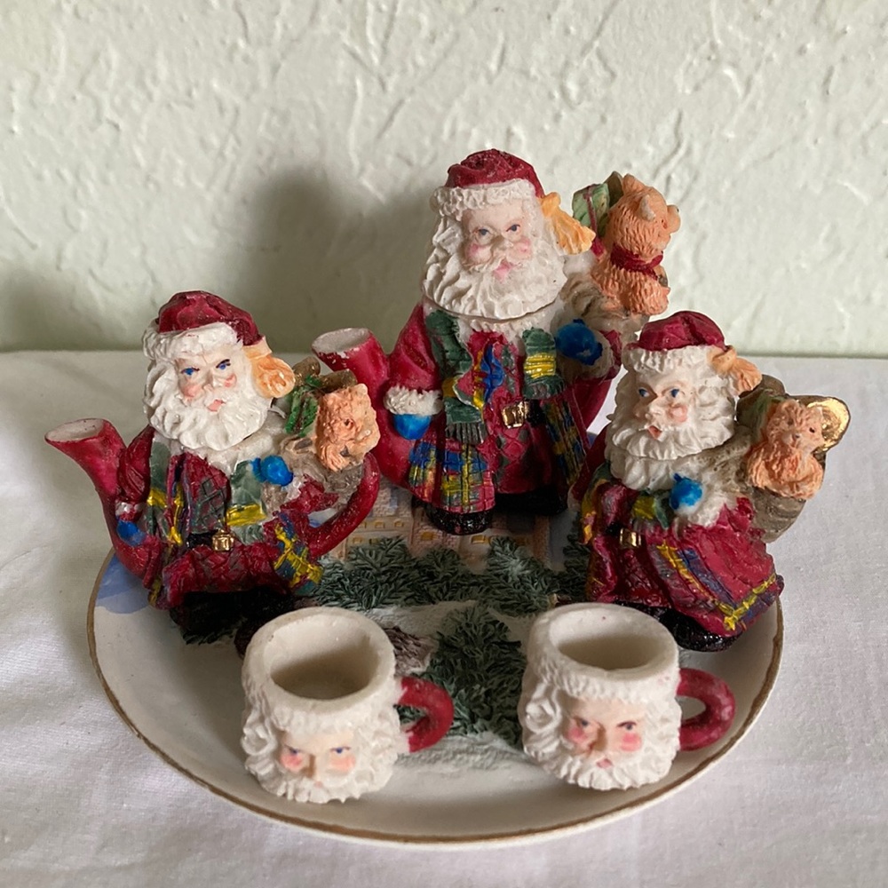 Vintage Miniature Tea Set Scottish Santa 1995 Plate 4.5”, 3 pitchers & 2 mugs